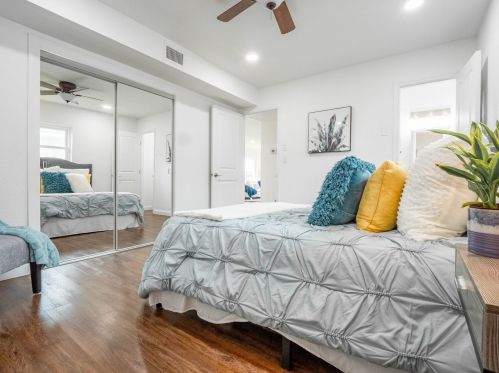 3201 Maritana Dr, Saint Petersburg FL  33706-4036 exterior