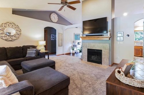 2450 Clear Brook Cir, Green Bay, WI 54313-3975