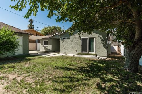 17618 Collins St, Van Nuys CA 91316-1245 exterior