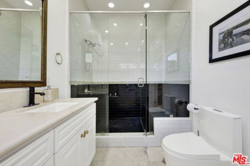 12202 Hartsook St, North Hollywood CA  91601-3961 exterior