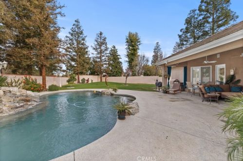 10504 Chesterfield Ct, Bakersfield CA 93311-3722 exterior