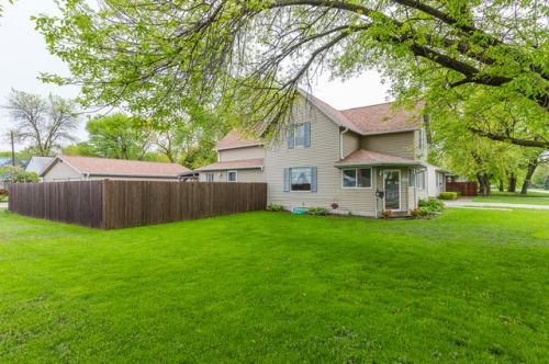 1708 7th St, Nevada, IA 50201-1202