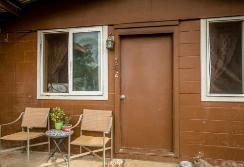 982 Noholani St, Haiku, HI 96708-5826