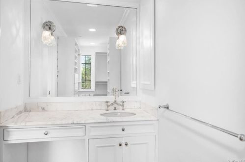 9 Rutland Rd, Scarsdale NY  10583-3508 exterior