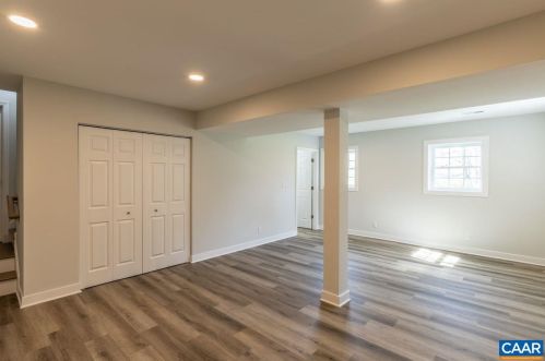 2514 Thomas Jefferson Pkwy, Bybee VA  22963-4808 exterior