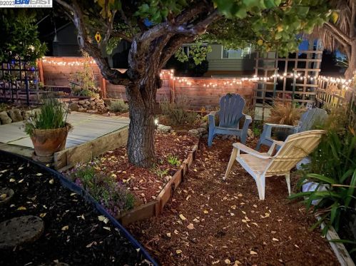 1320 Sandelin Ct, San Leandro CA  94577-3950 exterior