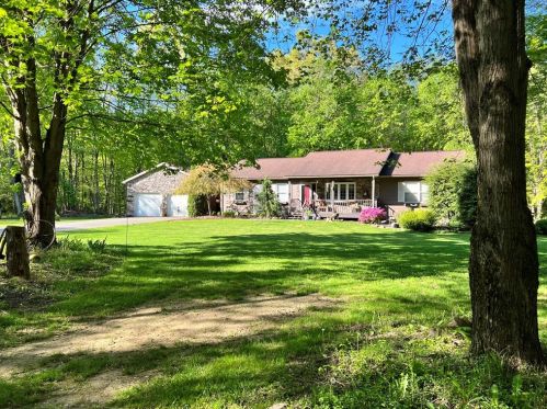 1 Oak Brook Dr, Greenville, PA 16125-7603