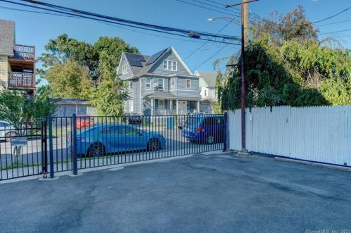 602 Brooks St, Bridgeport, CT 06610-1305