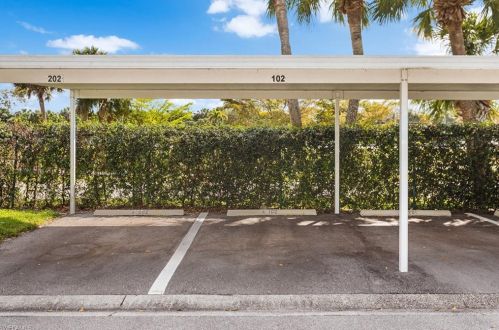 117 Wading Bird Cir, Naples FL  34110-1249 exterior