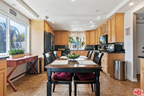 2216 Electra Ave, Simi Valley CA  93065-1720 exterior