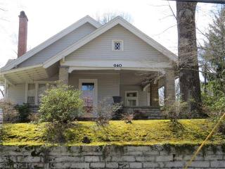 640 5th Ave, Hendersonville, NC 28792-4442