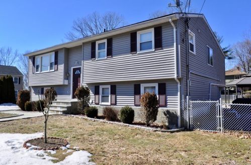95 Clover St, Waterbury, CT 06706-2220