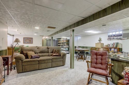 22194 Valley Rd, Waukesha WI  53186-5350 exterior