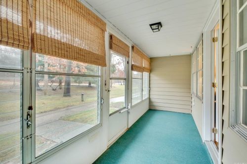 15 Guilford Ct, Panamoka, NY 11961-1438