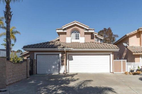 637 Cantara Ln, Vista, CA 92081-6357
