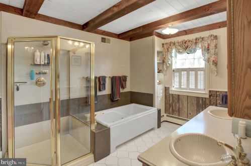 6411 Devonshire Hts Rd, Harrisburg PA 17111-4818 exterior