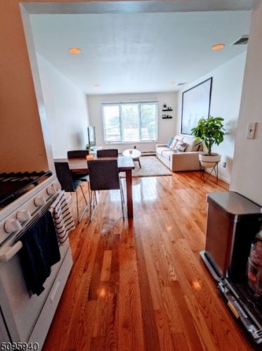 385 Kamena St, Fairview NJ  07022-1725 exterior