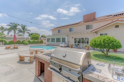 12070 Morning Ave, Downey CA  90242-2324 exterior