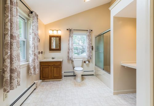 16 Snell Rd, Lee NH  03861-6719 exterior