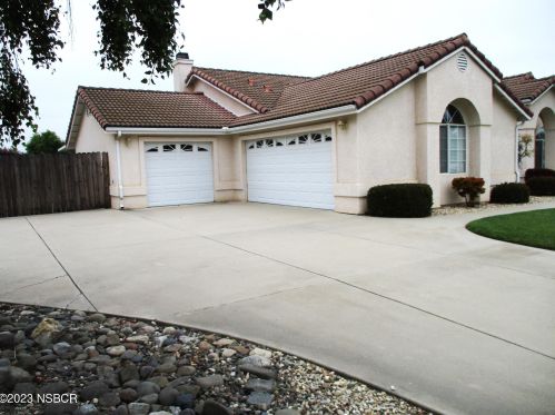 4565 Kris Dr, Santa Maria, CA 93455-6725