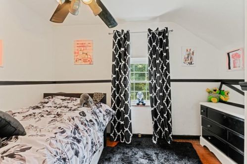 5105 White Oak Dr, Verona PA  15147-1809 exterior