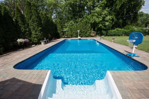 70 Osborne Ave, Mount Sinai NY  11766-3138 exterior