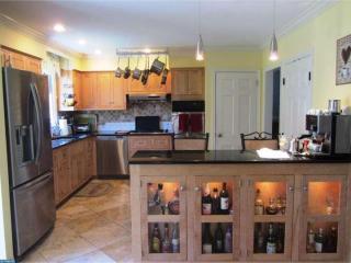 25 Oak Dr, Gardenville PA  exterior