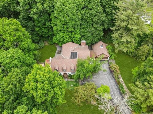 1 Willow Bnd, Poughkeepsie, NY 12601-5039