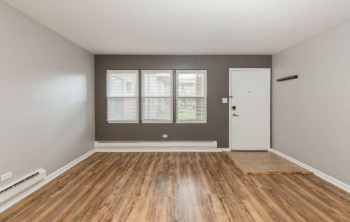 8841 Schneider Ave, Hammond, IN 46322-1889