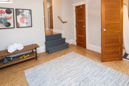 5766 Ayala Ave, Oakland CA 94609-1742 exterior