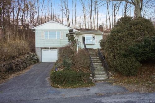 790 Warren Ave, Thornwood, NY 10594-1530