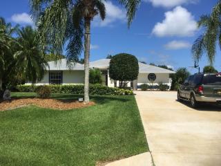 716 Fischer Cir, Sebastian, FL 32958-4621