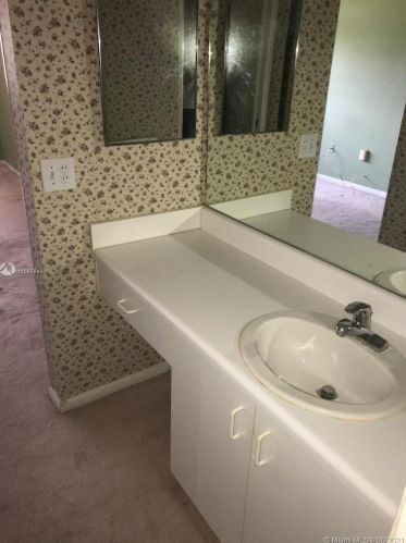 550 137th Ave, Hollywood FL 33027-1539 exterior