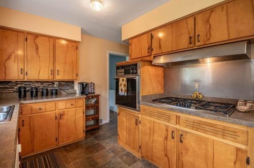 837 Spencer Ave, Hermitage PA  16146-3159 exterior