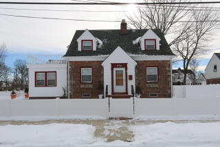 3 Argyle Rd, North Merrick, NY 11566-3706