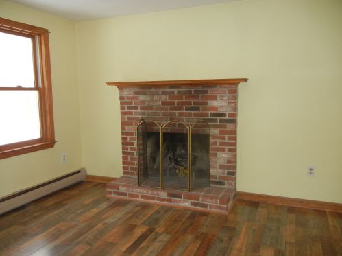 64 Old Chester Rd, Derry NH 03038-4014 exterior