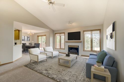 2910 Jordan Dr, Saint Paul, MN 55125-2817