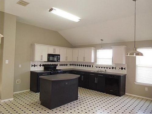 100 Creekview Dr, St Paul TX  75098-7479 exterior