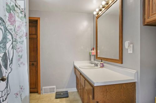 3912 8 Ave, Kenosha WI 53158-5409 exterior