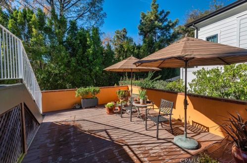 3870 Carpenter Ave, North Hollywood CA  91604-3729 exterior