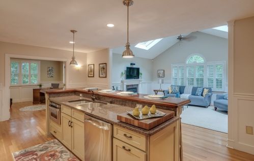 37 Chestnut St, North Andover MA  01845-5211 exterior