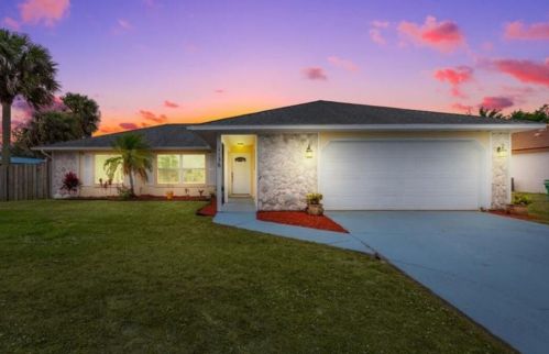 1138 Gardena Ave, Fort Pierce, FL 34953-1821
