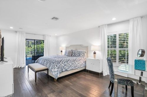 1905 Imperial Golf Course Blvd, Naples FL  34110-1007 exterior