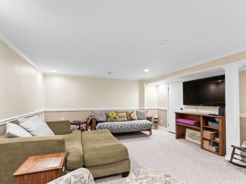 1410 Whitewater Dr, Manitowoc WI 54220-9437 exterior