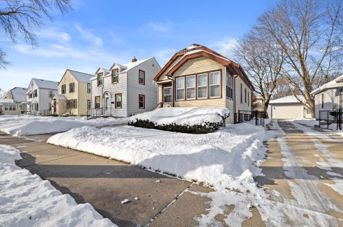 1937 95th St, Milwaukee WI  53227-1414 exterior