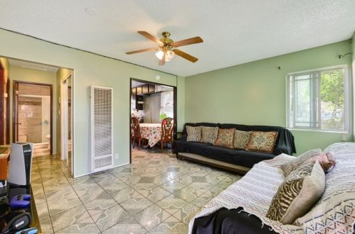407 234th St, Long Beach, CA 90745-5555
