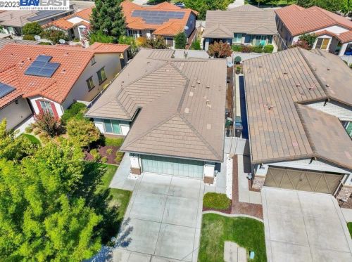 1549 Maple Valley St, Manteca CA 95336-5127 exterior