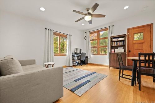 38 Hemlock Trl, Bridgeport CT  06611-3343 exterior