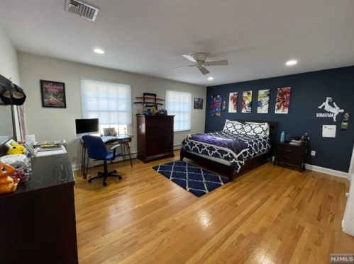 32 Crescent Dr, Skyline Lakes NJ  07456-1109 exterior