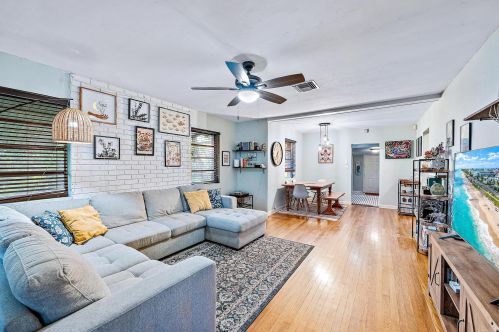 327 28th St, West Palm Beach FL  33404-4410 exterior